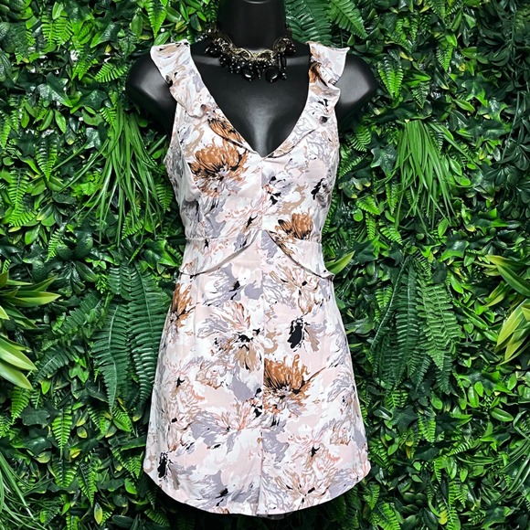 Lulus Jumpsuit Medium Pink Floral Ruffle V-Neck Sleeveless Shorts Romper  3688 - Picture 3 of 8